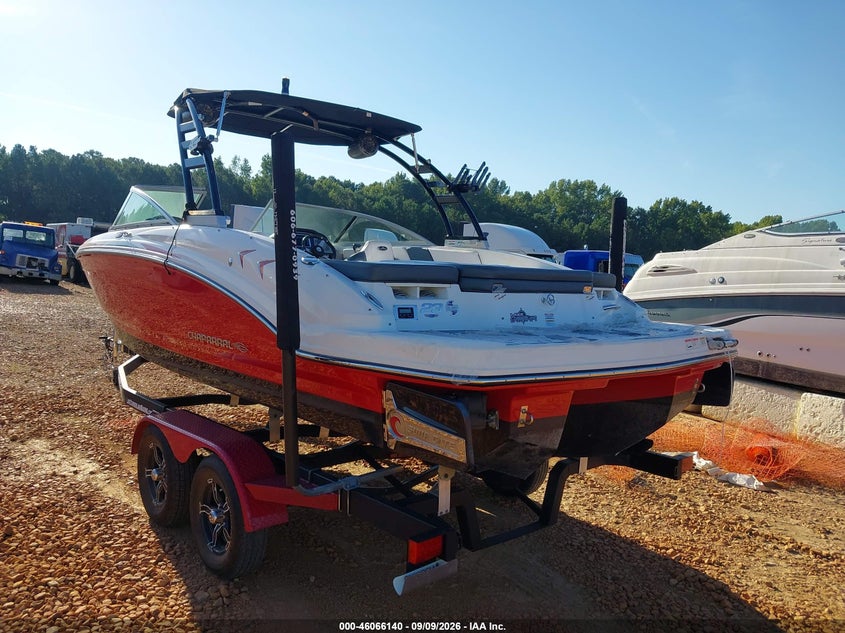 2021 CHAPARRAL 23' auction photo 3