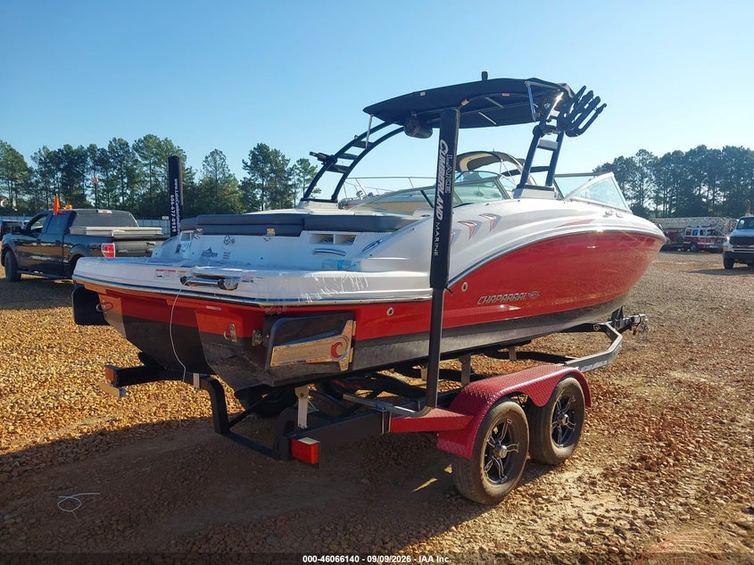 2021 CHAPARRAL 23' auction photo 4