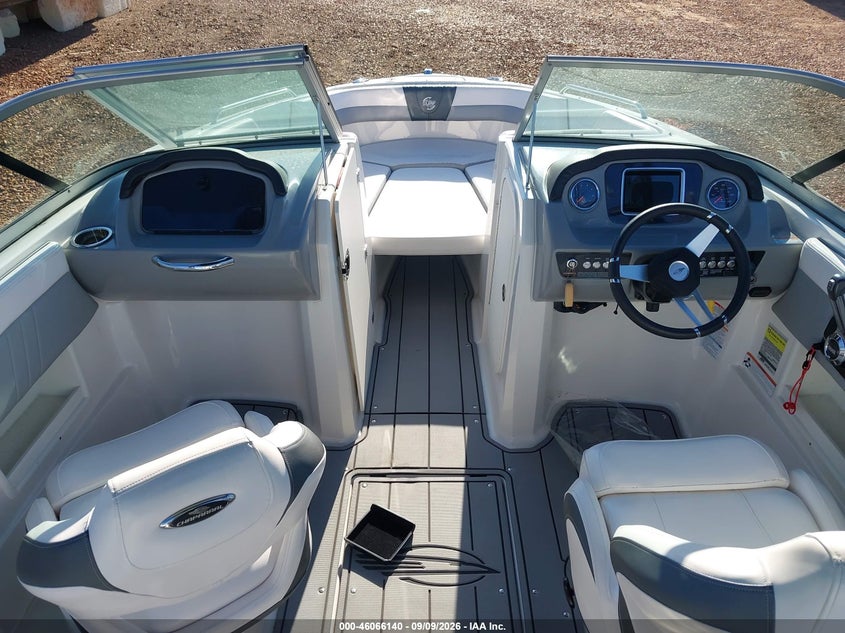 2021 CHAPARRAL 23' auction photo 5
