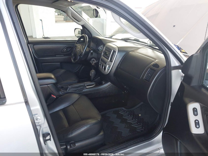2006 FORD ESCAPE auction photo 5