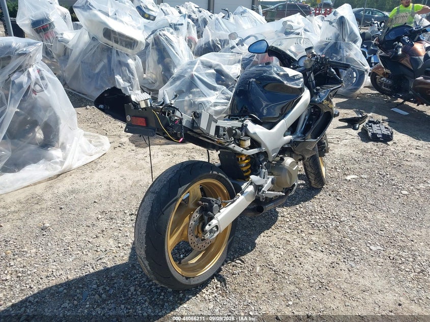 2004 HONDA VTR1000 auction photo 4