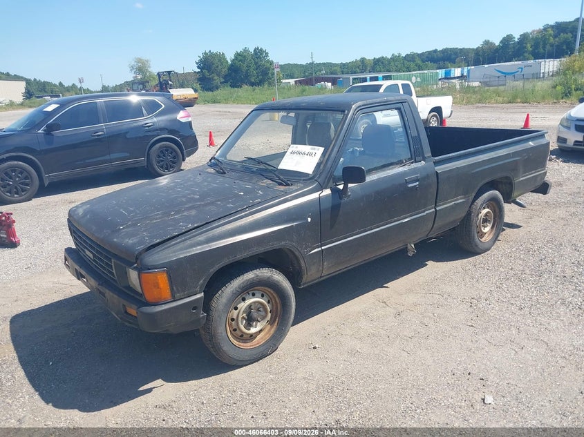 1985 TOYOTA PICKUP auction photo 2