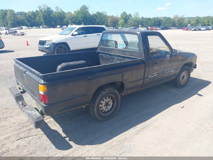 1985 TOYOTA PICKUP auction photo 4