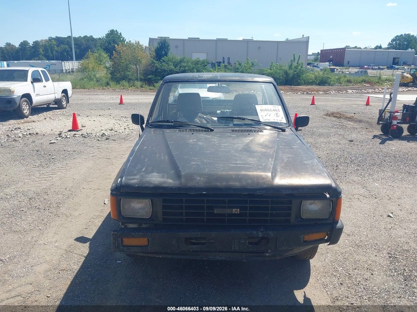 1985 TOYOTA PICKUP auction photo 6