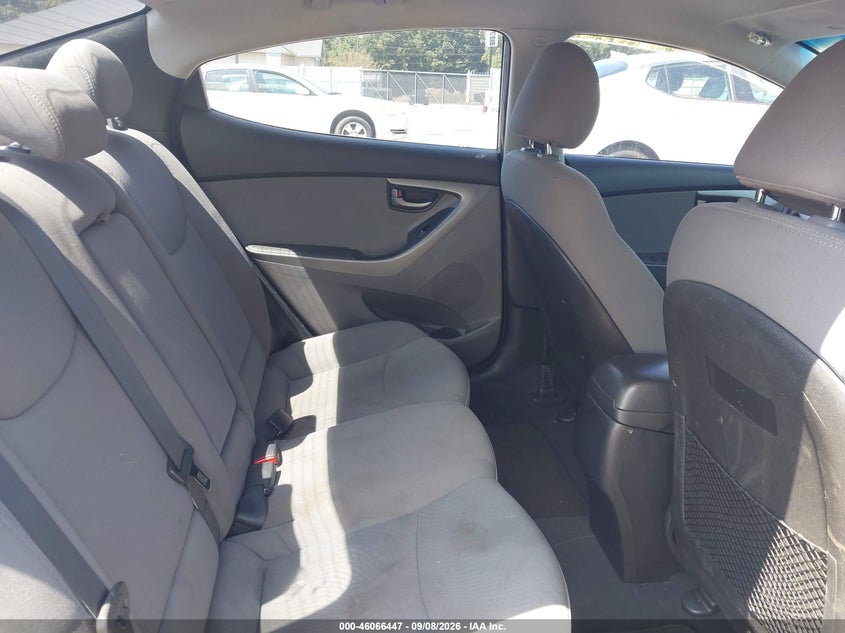 2016 HYUNDAI ELANTRA auction photo 8
