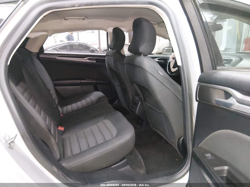 Ford Fusion Hybrid - фото 8