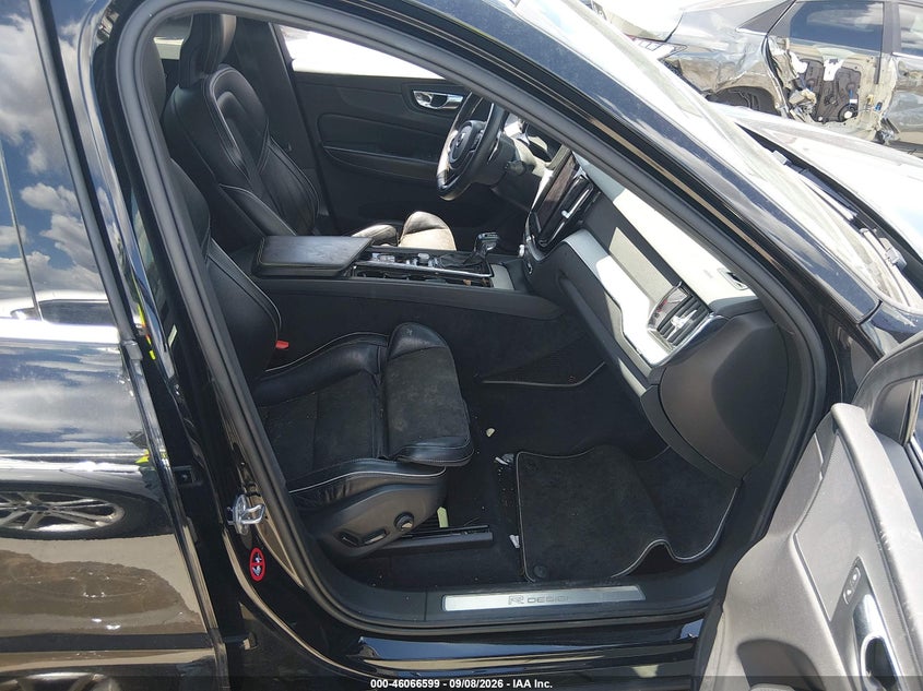 2018 VOLVO XC60 auction photo 5