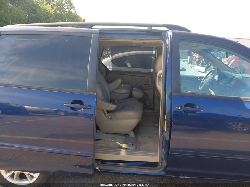2006 TOYOTA SIENNA auction photo 8