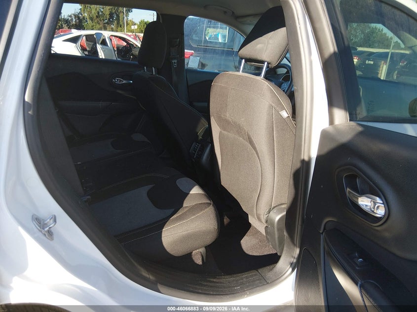 2017 JEEP CHEROKEE auction photo 8