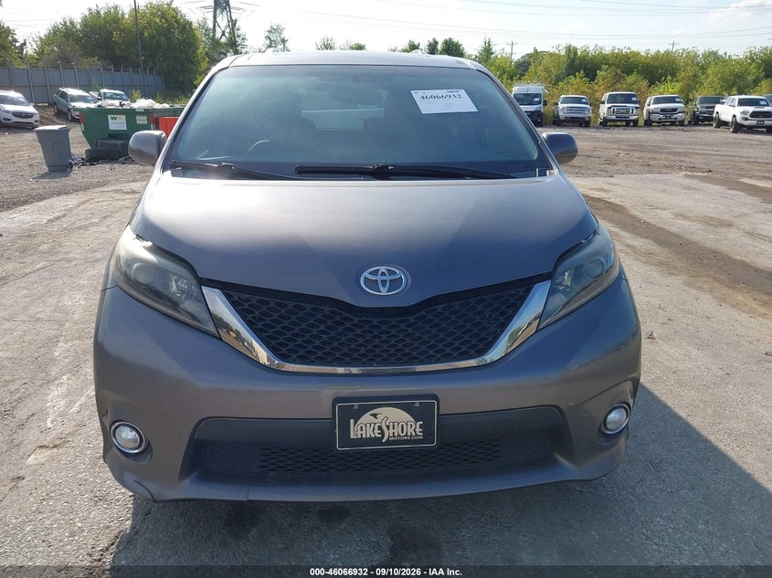 TOYOTA SIENNA - zdjęcie 12