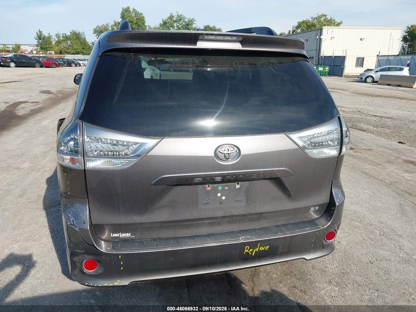 TOYOTA SIENNA - zdjęcie 16