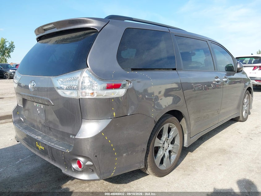 TOYOTA SIENNA - zdjęcie 17