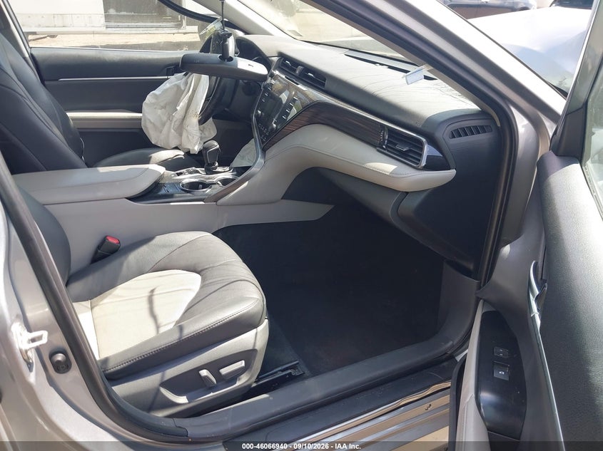 TOYOTA CAMRY - zdjęcie 5