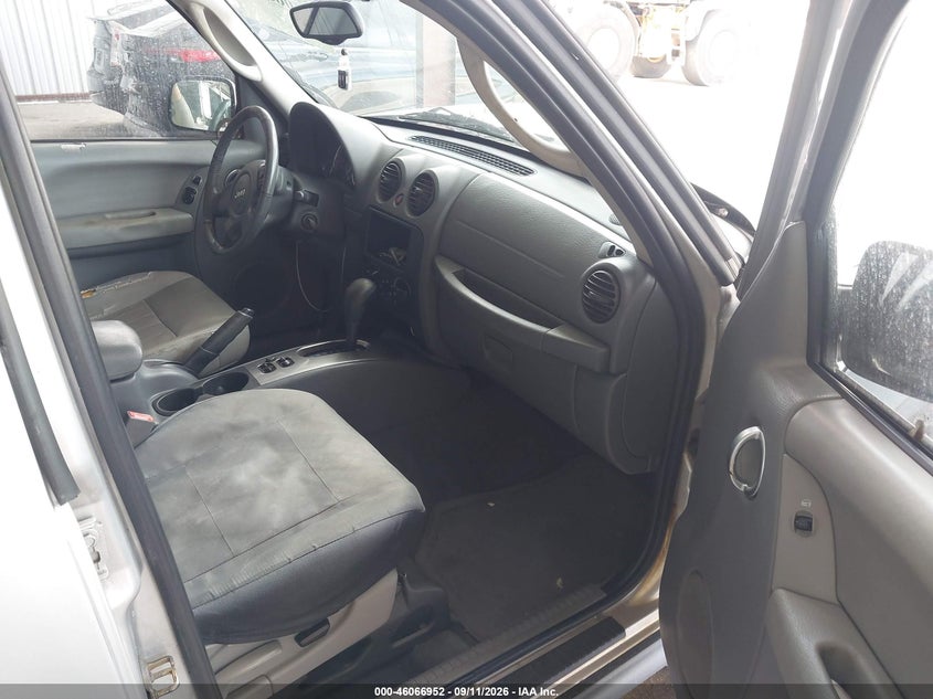 2005 JEEP LIBERTY auction photo 5