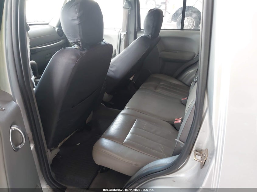 2005 JEEP LIBERTY auction photo 8
