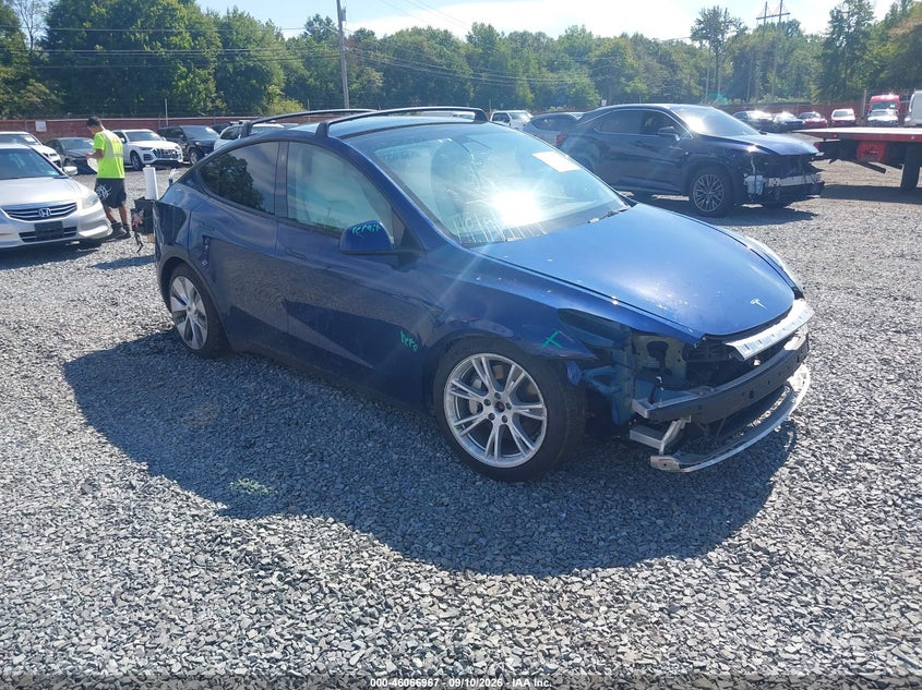 TESLA MODEL Y - zdjęcie 1