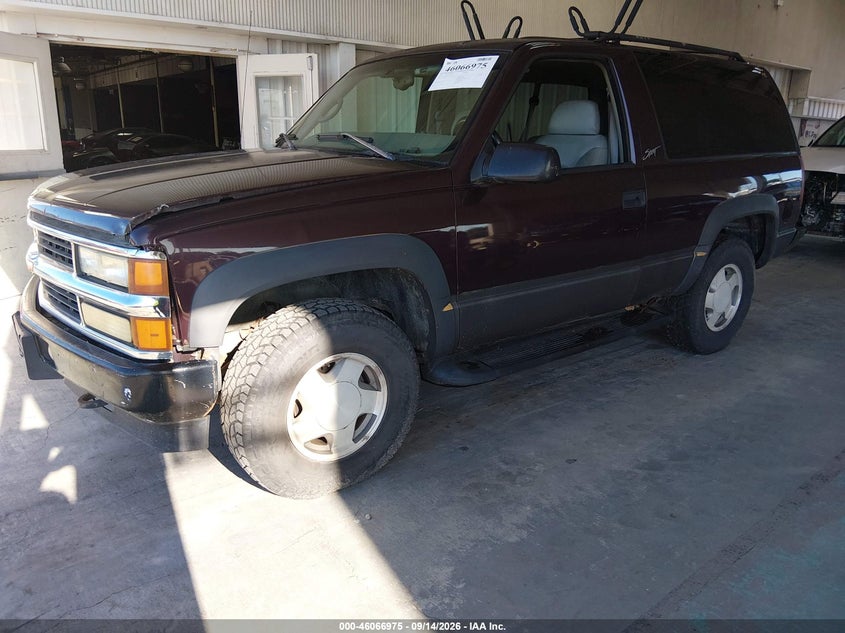 1997 CHEVROLET TAHOE auction photo 2