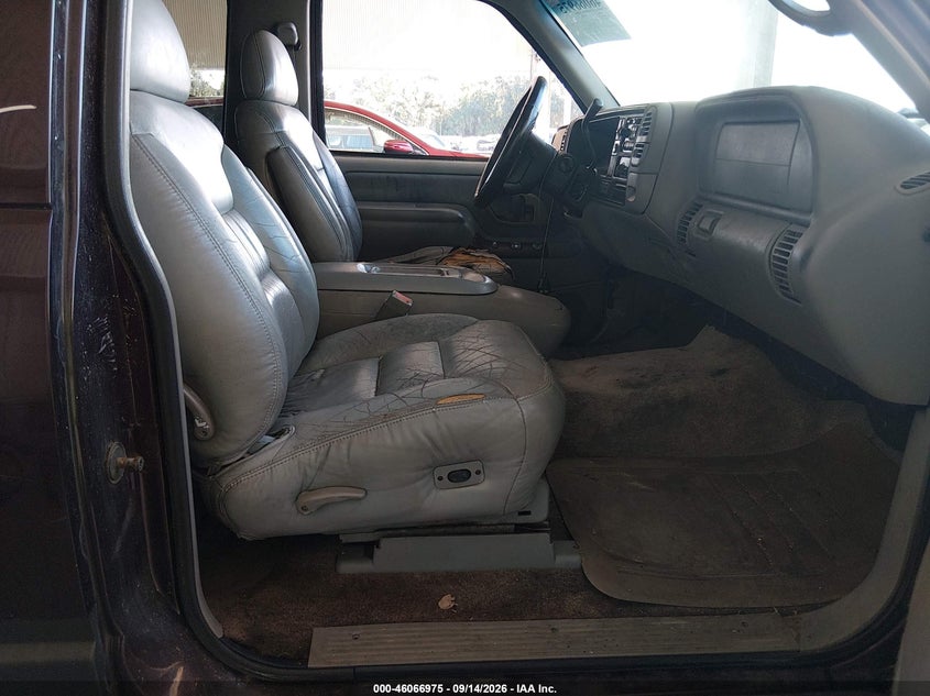 1997 CHEVROLET TAHOE auction photo 5