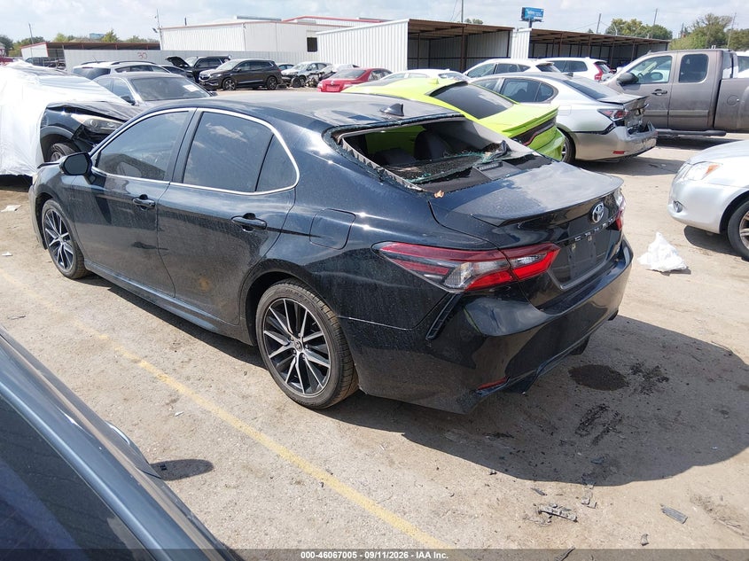 Vin: 4t1g11ak1mu443981, lot: 46566532, toyota camry se 20213