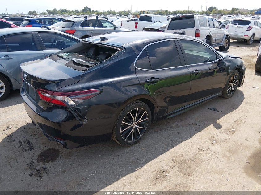 Vin: 4t1g11ak1mu443981, lot: 46566532, toyota camry se 20214