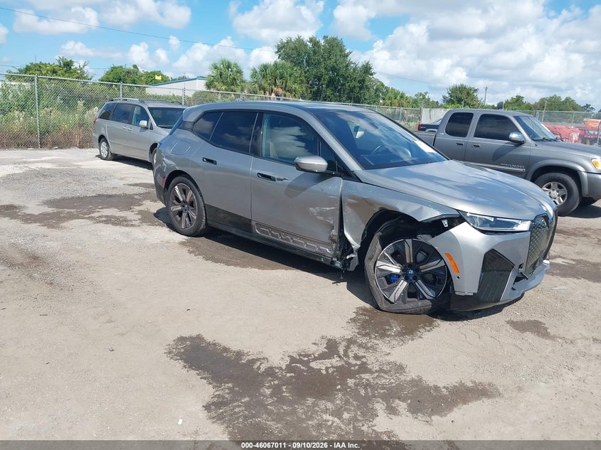 BMW IX