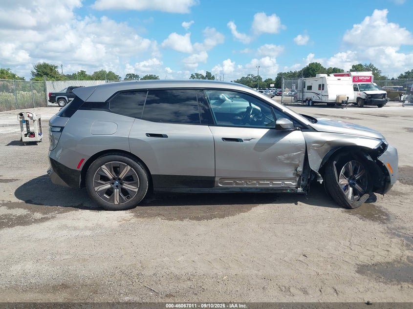 BMW IX - zdjęcie 13