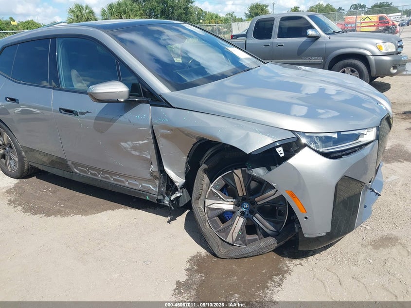 BMW IX - zdjęcie 6