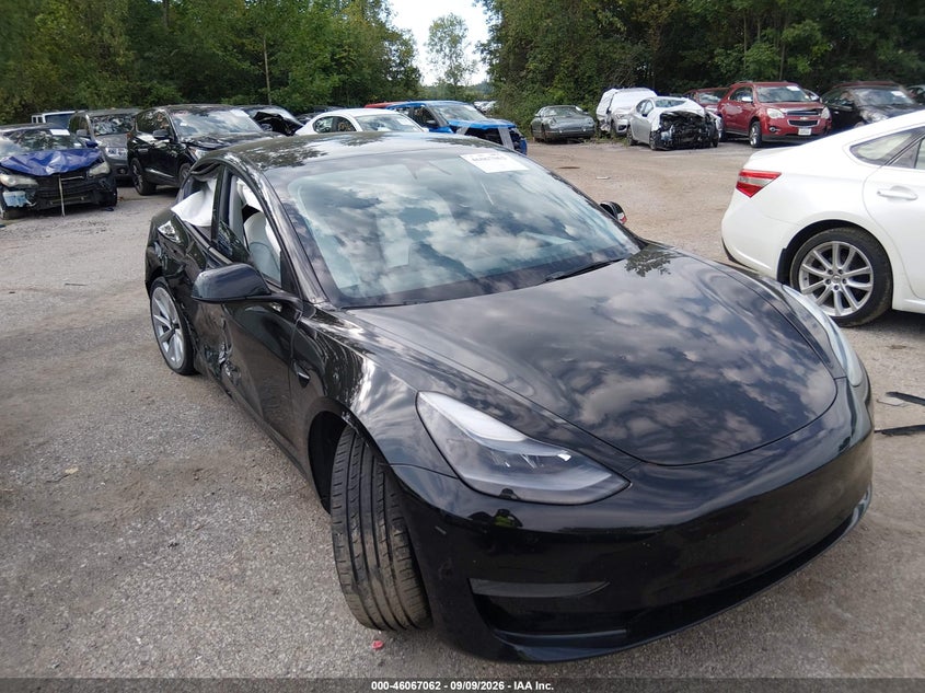 TESLA MODEL 3 - zdjęcie 1