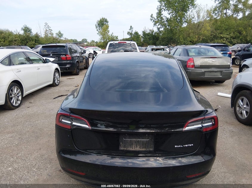 TESLA MODEL 3 - zdjęcie 15