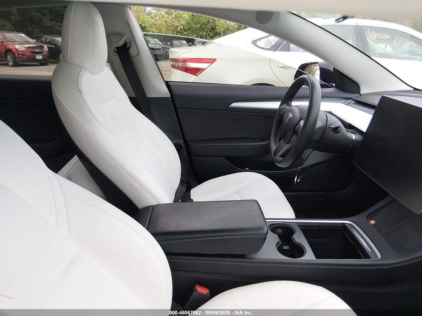 TESLA MODEL 3 - zdjęcie 5