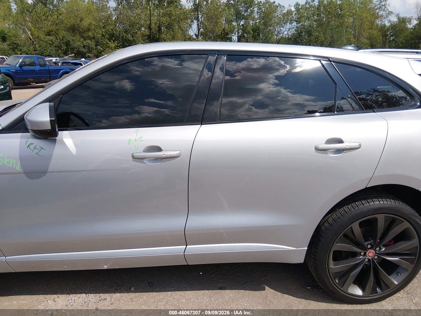 JAGUAR F-PACE - zdjęcie 14