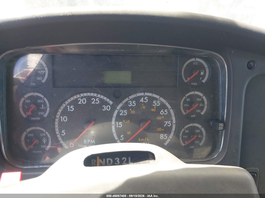2005 FREIGHTLINER M2 auction photo 5