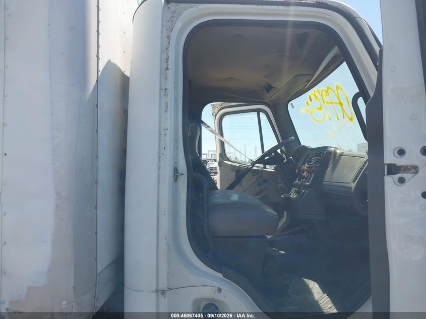 2005 FREIGHTLINER M2 auction photo 7