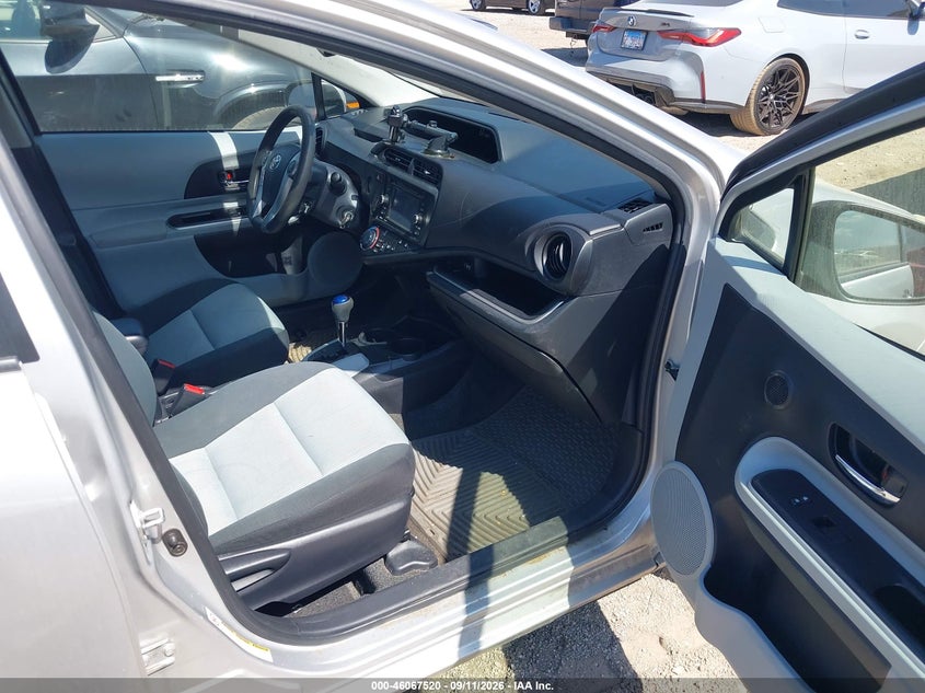 2014 TOYOTA PRIUS C auction photo 5