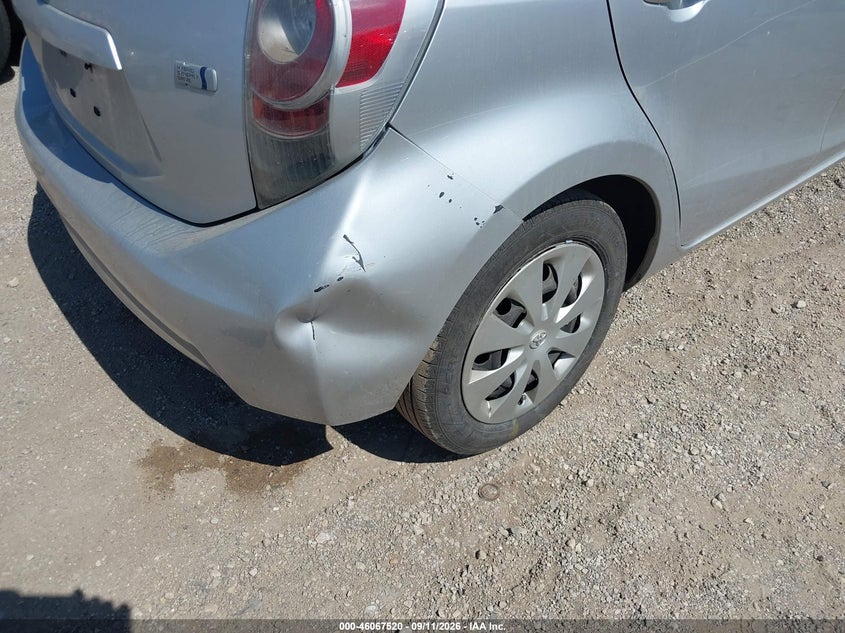 2014 TOYOTA PRIUS C auction photo 6