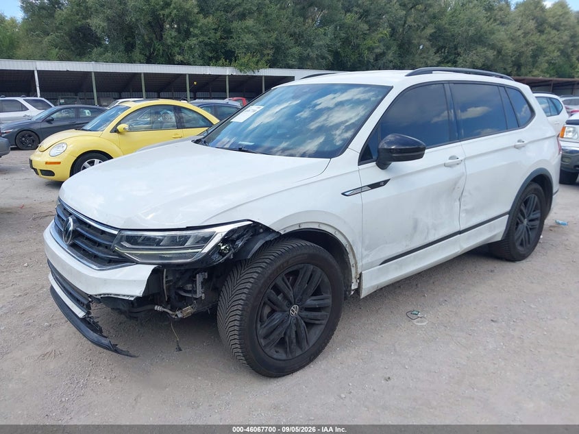 2022 VOLKSWAGEN TIGUAN auction photo 2