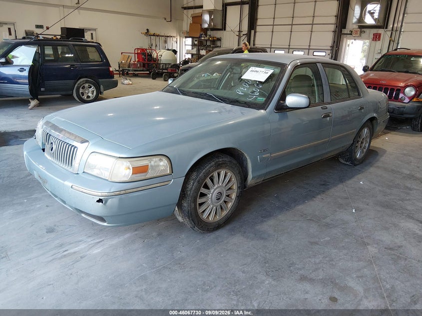 2010 MERCURY GRAND MARQUIS auction photo 2