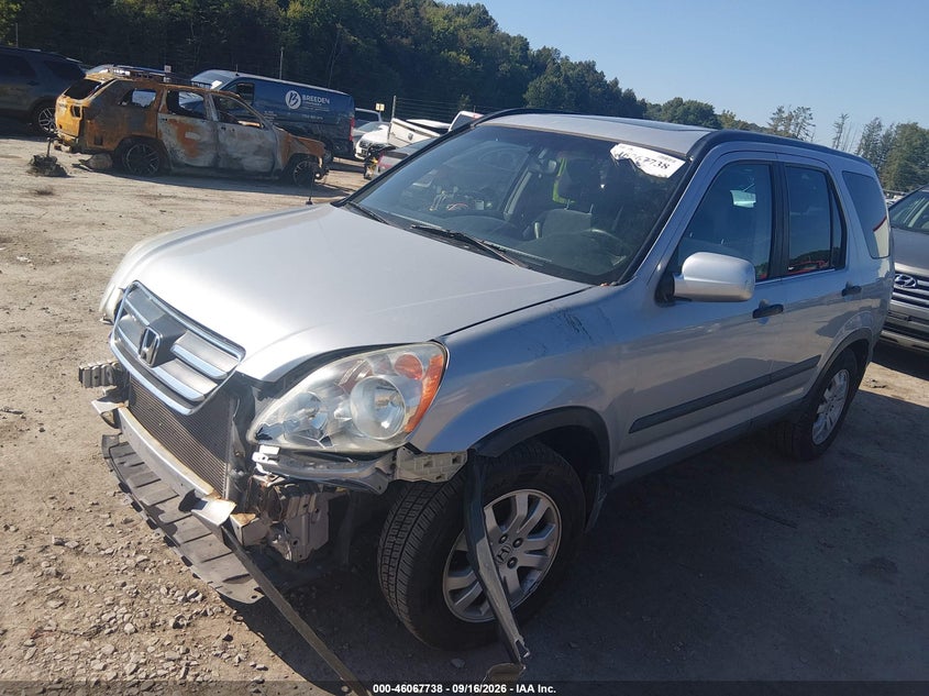 2005 Honda CR-V, Front End, IAAI, VIN SHSRD78895U344443 — photo 2