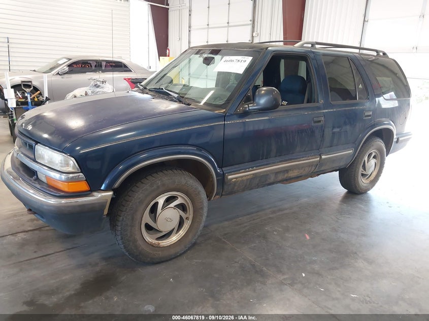 1998 CHEVROLET BLAZER auction photo 2