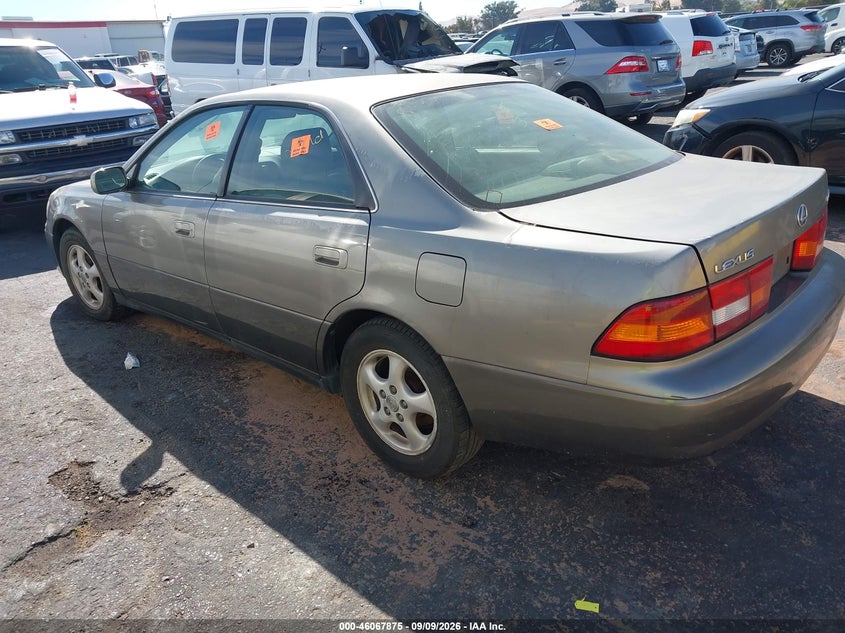 1999 LEXUS ES 300 auction photo 3