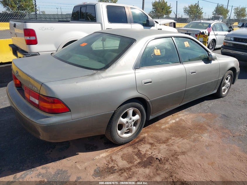 1999 LEXUS ES 300 auction photo 4