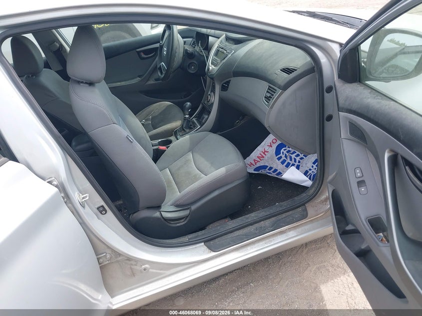 2011 HYUNDAI ELANTRA auction photo 5