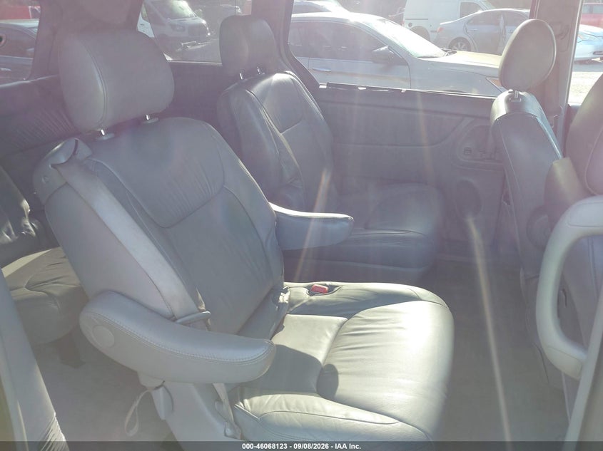 2007 TOYOTA SIENNA auction photo 8