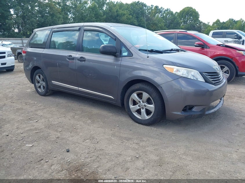 2011 TOYOTA SIENNA auction photo 1