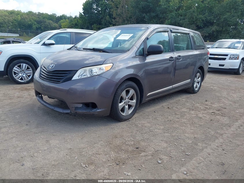2011 TOYOTA SIENNA auction photo 2