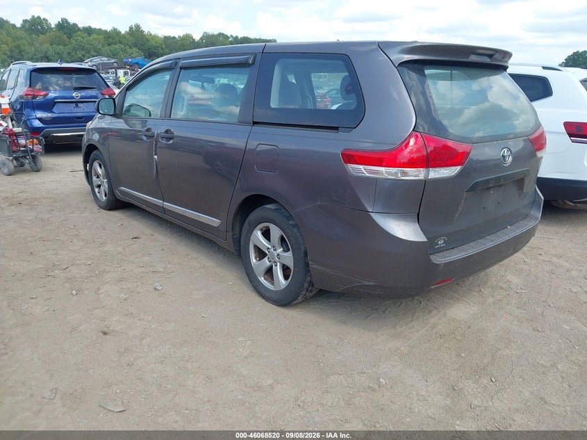 2011 TOYOTA SIENNA auction photo 3