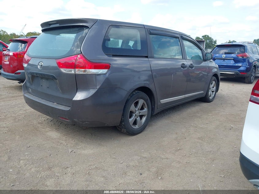 2011 TOYOTA SIENNA auction photo 4