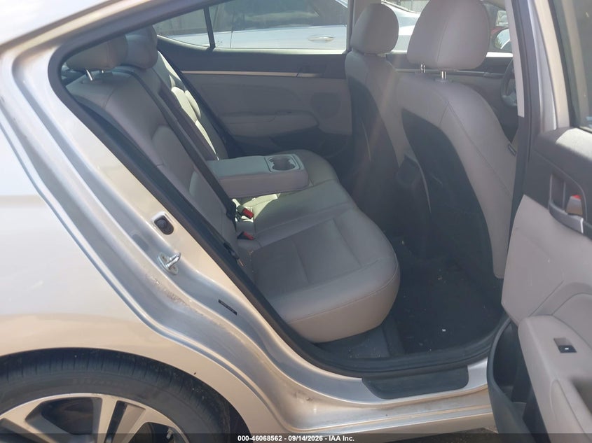 2017 HYUNDAI ELANTRA auction photo 8