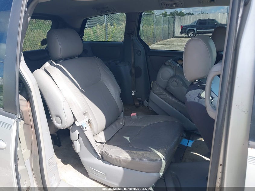 2006 TOYOTA SIENNA auction photo 8