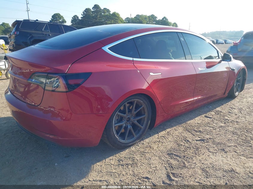 TESLA MODEL 3 - zdjęcie 4